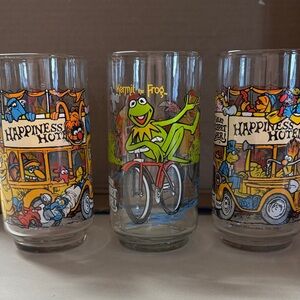 Kermit the Frog Glass Tumbler with Muppet Happiness Hotel Art